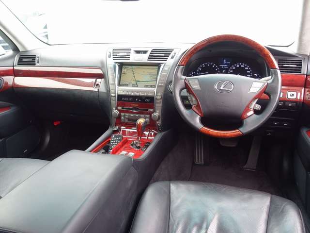 LS 460 バージョンS Iパッケージ 純正HDD地デジナビ 黒革 サンルーフ ETC 19AW タイヤ4本新品交換 社外LEDテール 過去整備記録14枚 エアーシート パワートランク スマートキーX2 令和1年F左右ショクアブソーバー交換 3