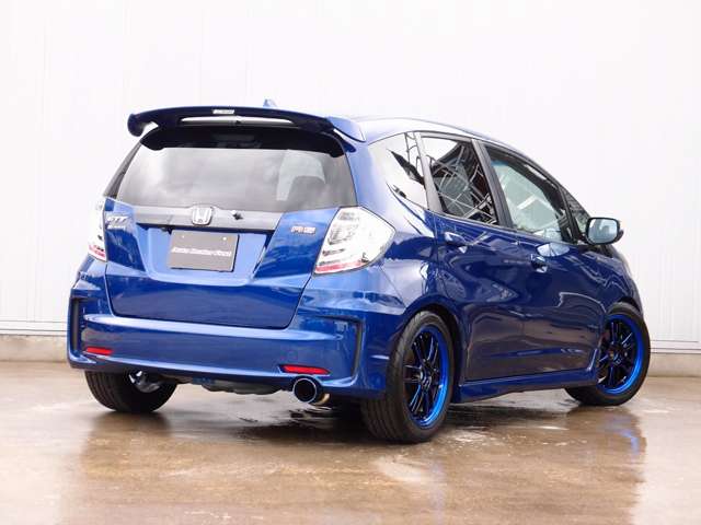フィット 1.5 RS 10thアニバーサリー カロッツエリアSD地デジナビ BLTZ車高調 RAYSグラムライツ57アルティメイト16AW タイヤ8分山 無限リアウイング トラストマフラー バックカメラ 過記録簿9枚 ETC 前後ドラレコ RECAROシート 6MT 取説 2