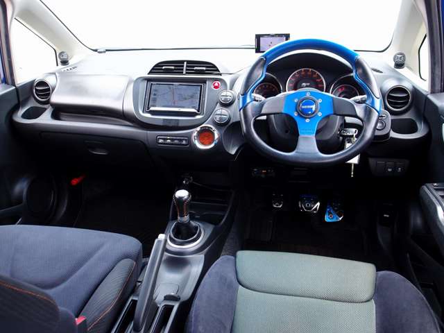 フィット 1.5 RS 10thアニバーサリー カロッツエリアSD地デジナビ BLTZ車高調 RAYSグラムライツ57アルティメイト16AW タイヤ8分山 無限リアウイング トラストマフラー バックカメラ 過記録簿9枚 ETC 前後ドラレコ RECAROシート 6MT 取説 3