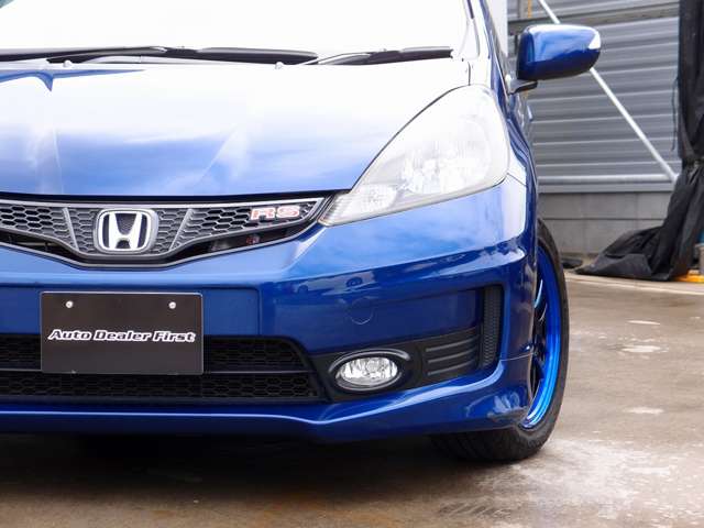 フィット 1.5 RS 10thアニバーサリー カロッツエリアSD地デジナビ BLTZ車高調 RAYSグラムライツ57アルティメイト16AW タイヤ8分山 無限リアウイング トラストマフラー バックカメラ 過記録簿9枚 ETC 前後ドラレコ RECAROシート 6MT 取説 7