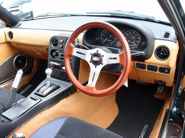 ロードスター 1.6 Vスペシャル 走行70865kmタイミングベルト交換済 ビルシュタイン足回り AZSPORTS14AW CARBINGタワーバー センターロールバー ウッドハンドル ハードトップ カロッツエリアオーディオ 3